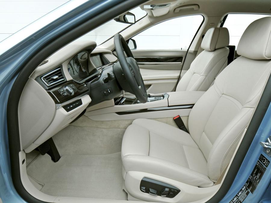  BMW ActiveHybrid 7 2012 года  (фото 7 из 16)